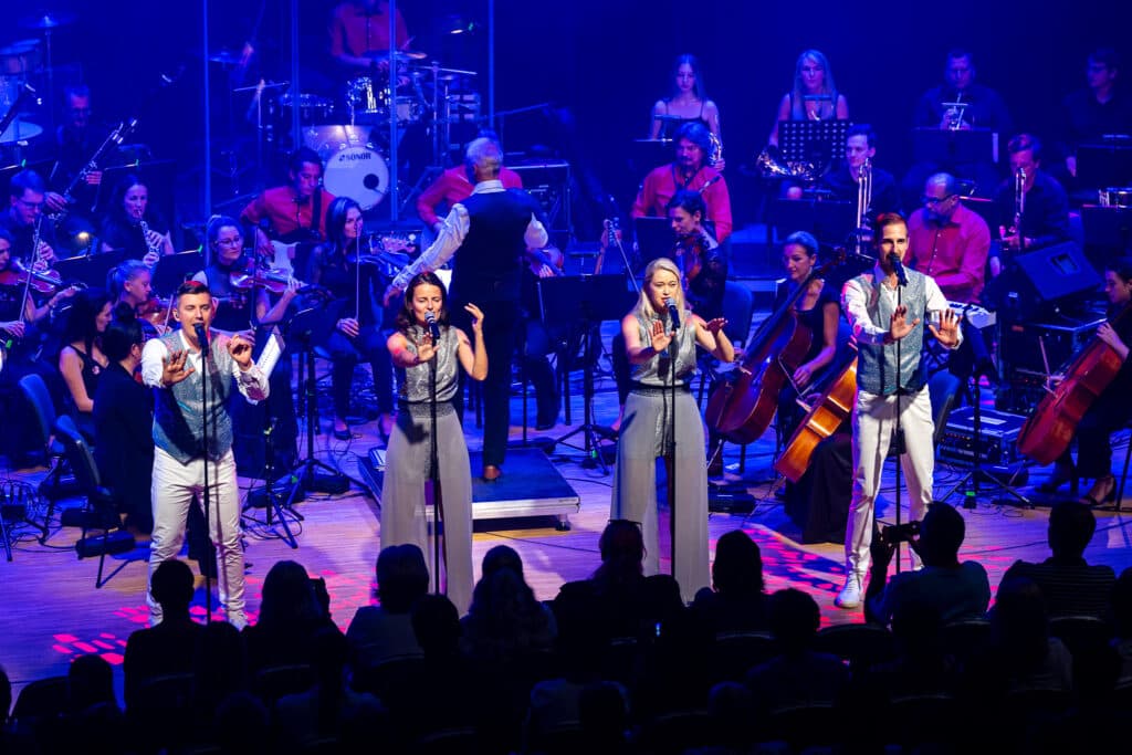 ABBA SYMPHONIC SHOW a HAPPYBAND ORCHESTRA a Filharmonie Bohuslava Martinů